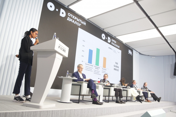 Panel pitching sessions with experts and essay authors